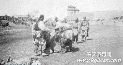 旧照盘点洋人在中国的禽兽暴行曾割数十名宫女乳房熬粥吃(组图)